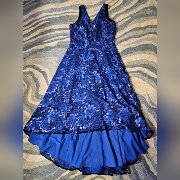 BELLE BADGLEY MISHKA SANDRINE FLORAL V-NECK, SLEEVELESS EMBROIDERY DRESS - Picture 6 of 13